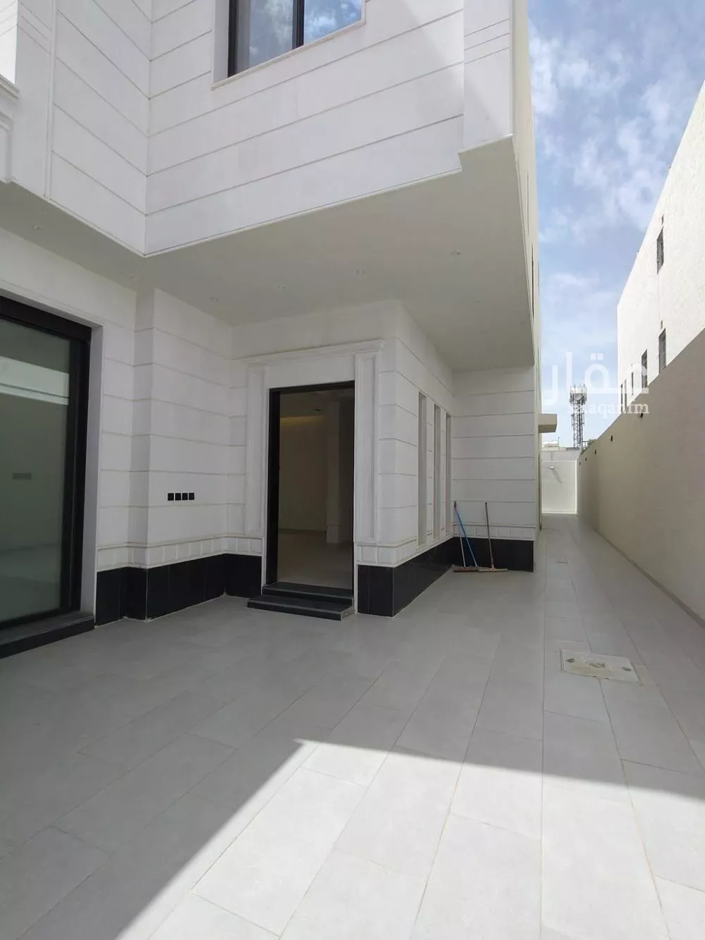 فيلا 9 غرف في الخليج 3