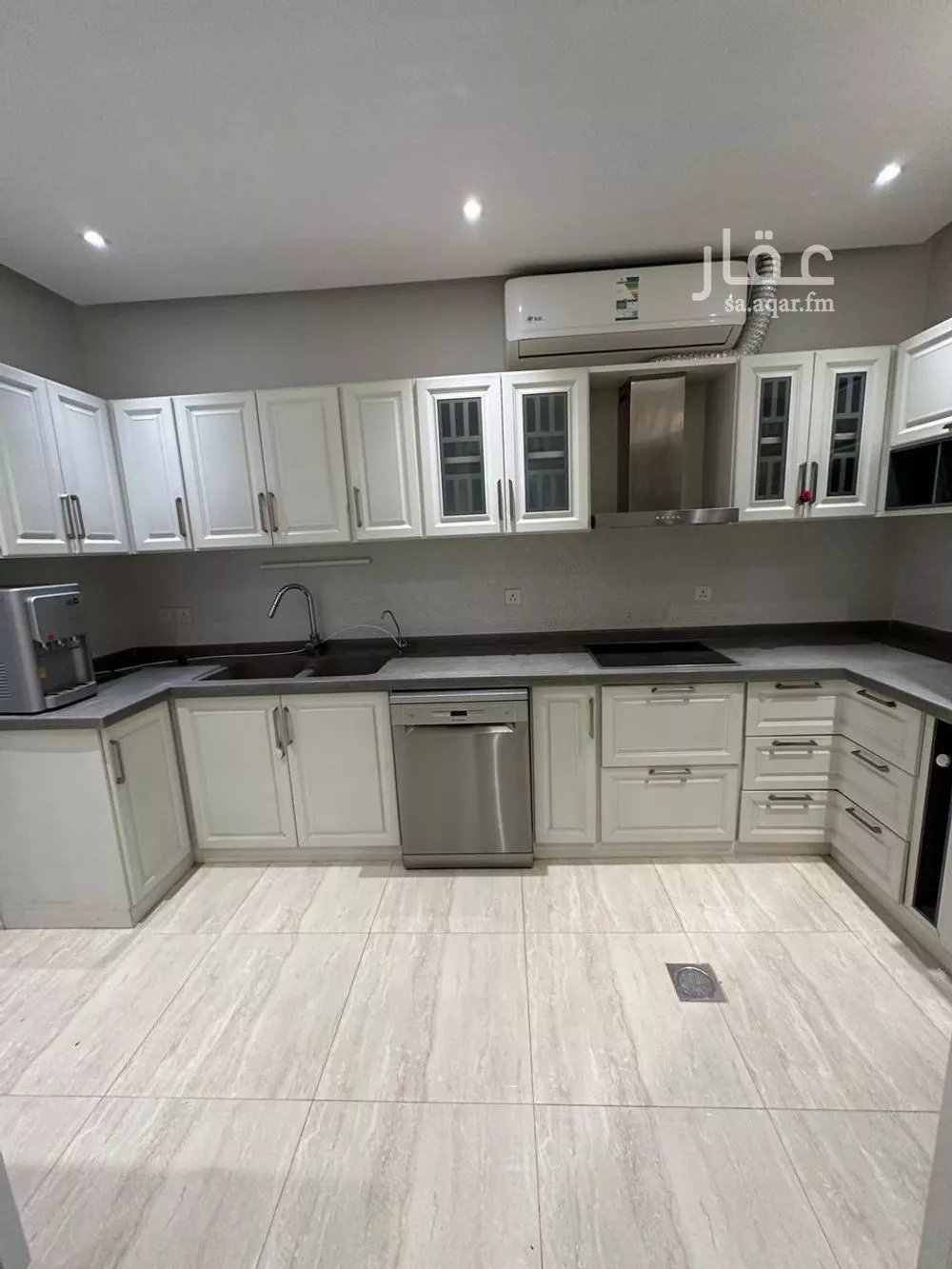 4 bedroom apartment in Al Yasmin 5