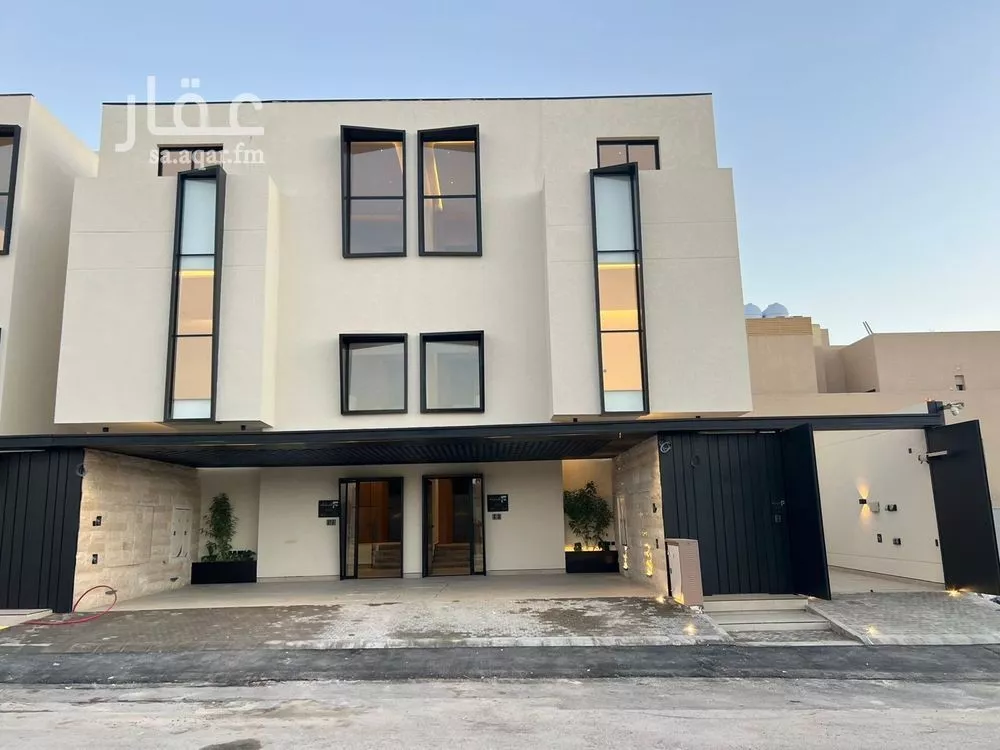 3 bedroom floor in Al Aridh 2