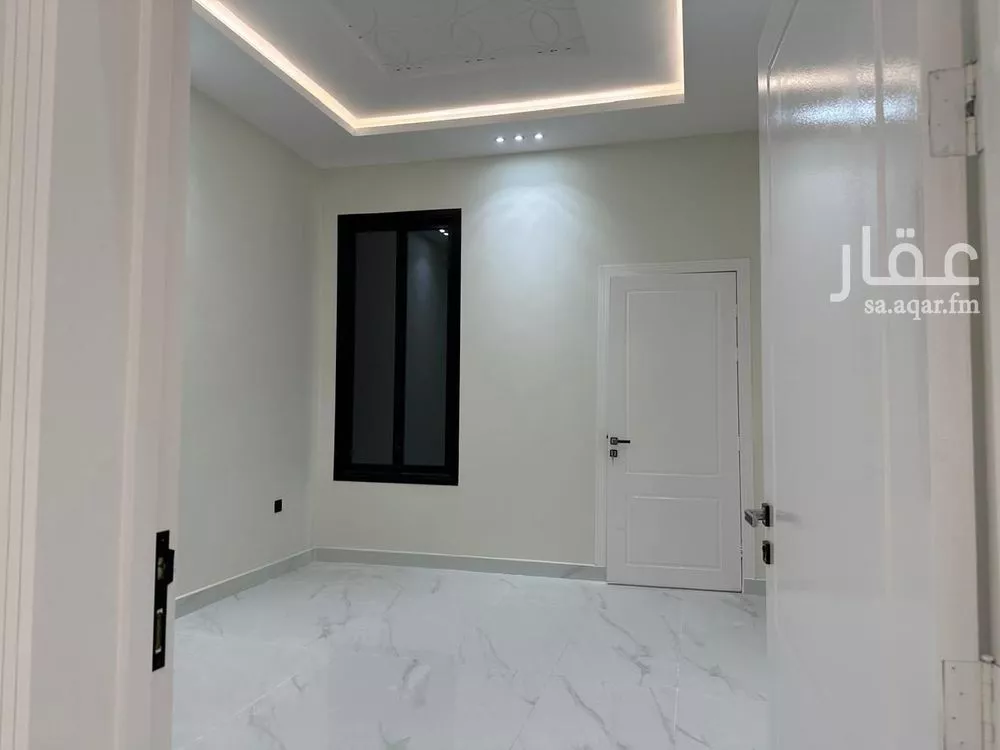 5 bedroom villa in Al Janadriyah 2
