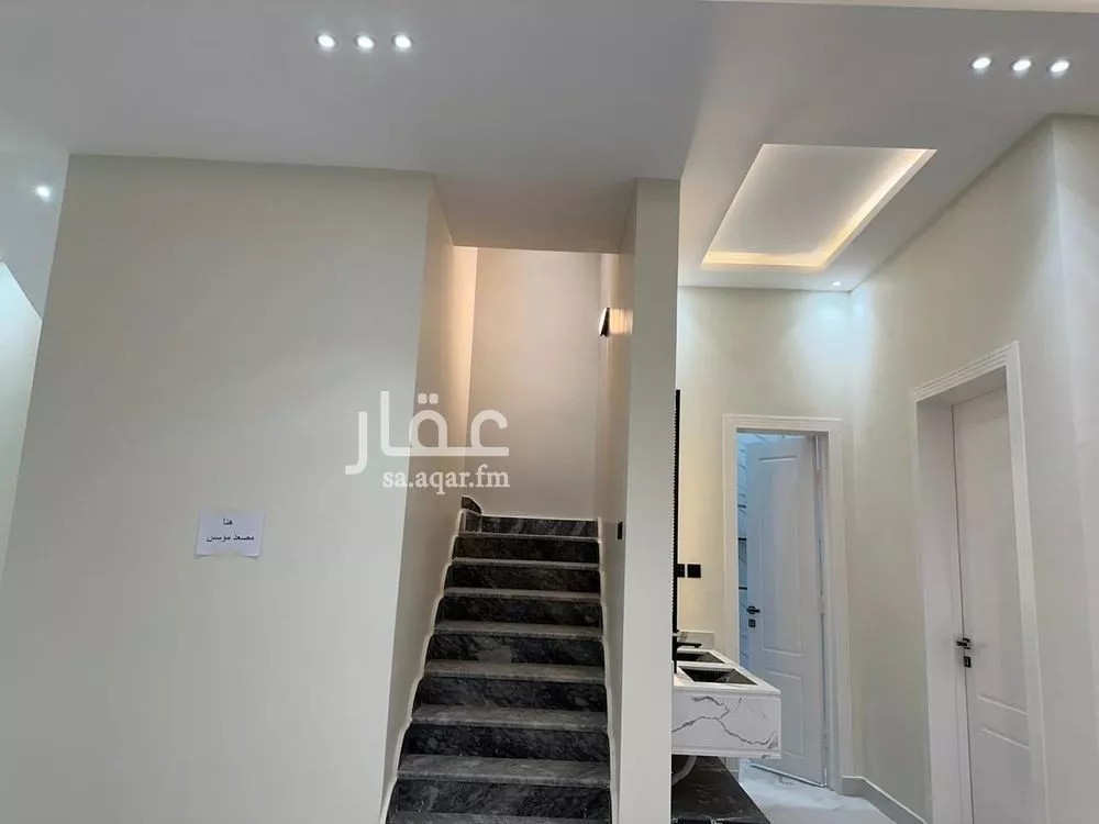 4 bedroom floor in Al Janadriyah 5