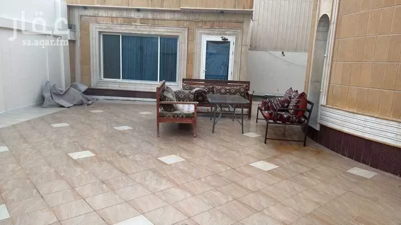 فيلا 8 غرف في العقربية 4