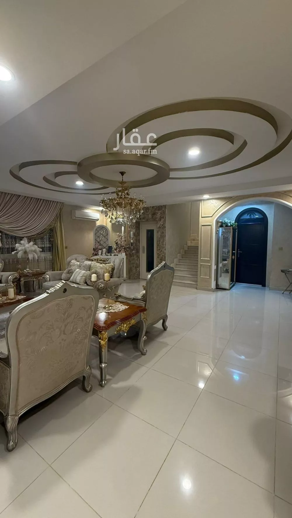 فيلا 8 غرف في الشراع 5