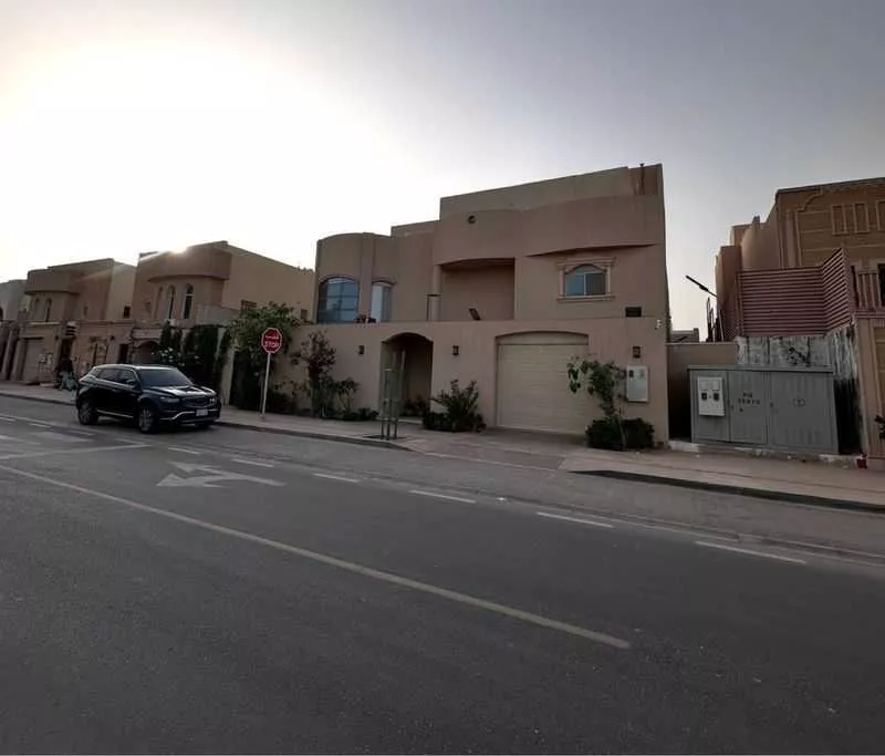 فيلا 14 غرف في الفلاح 1