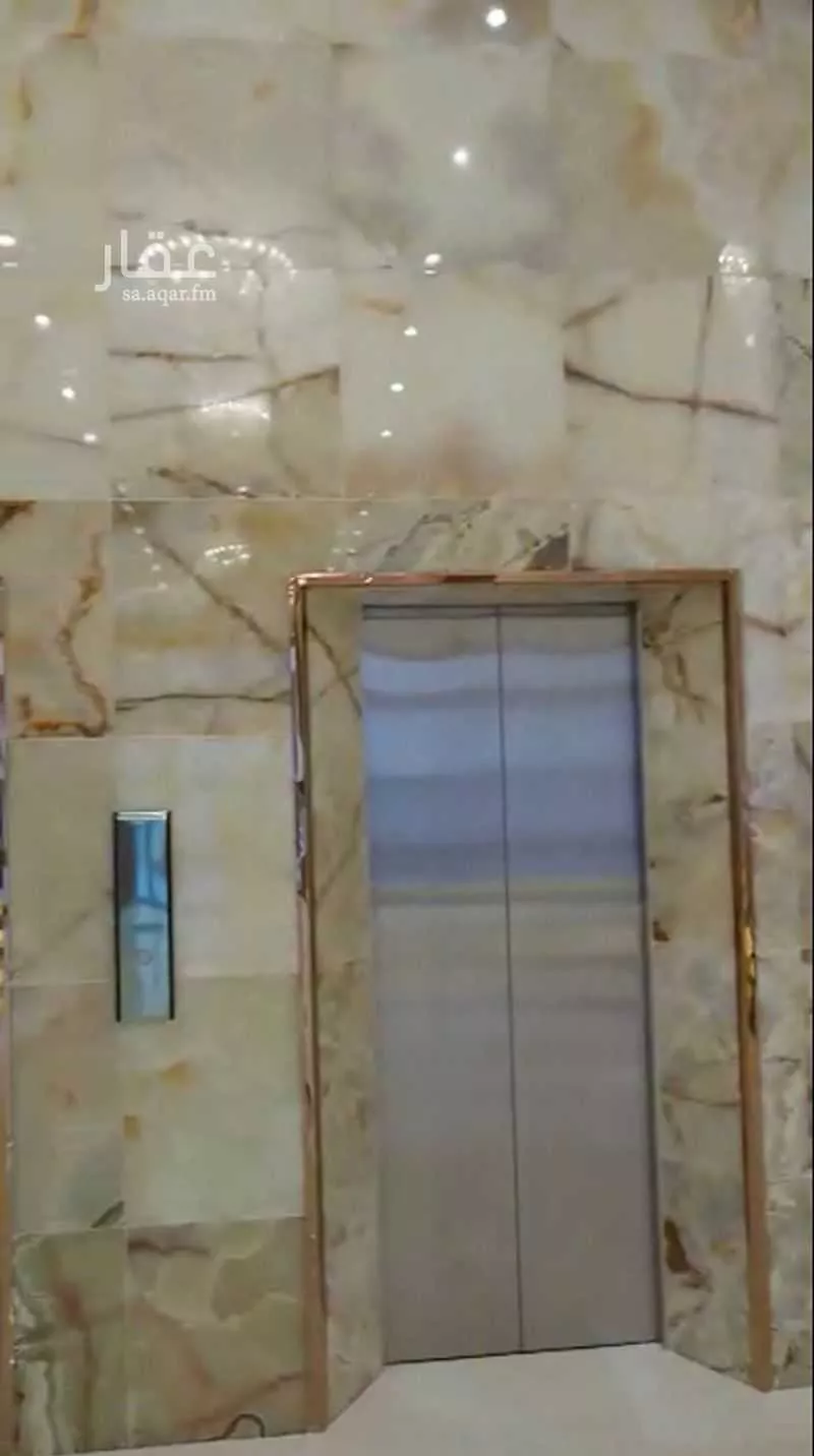 عمارة 484 م² في الجامعة 5