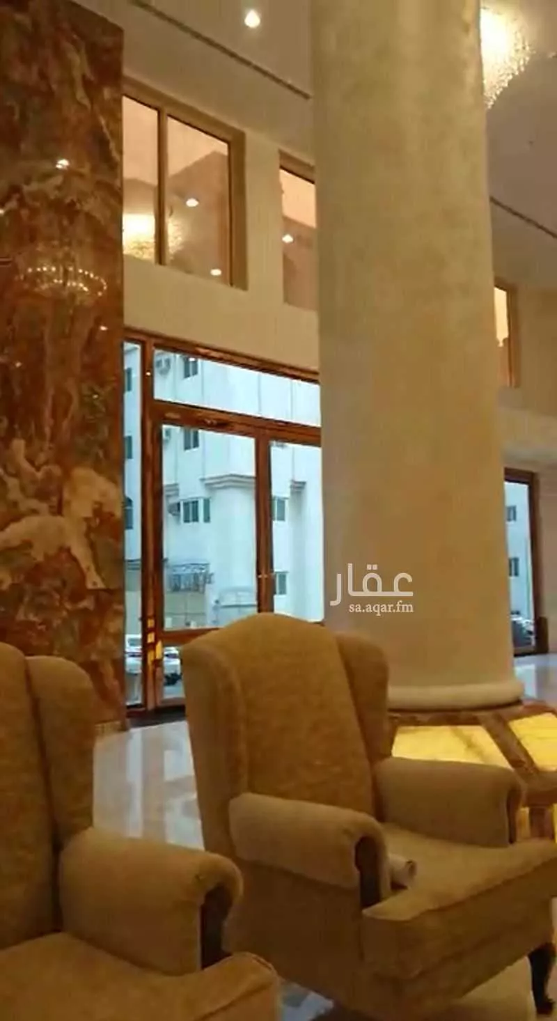 عمارة 484 م² في الجامعة 4