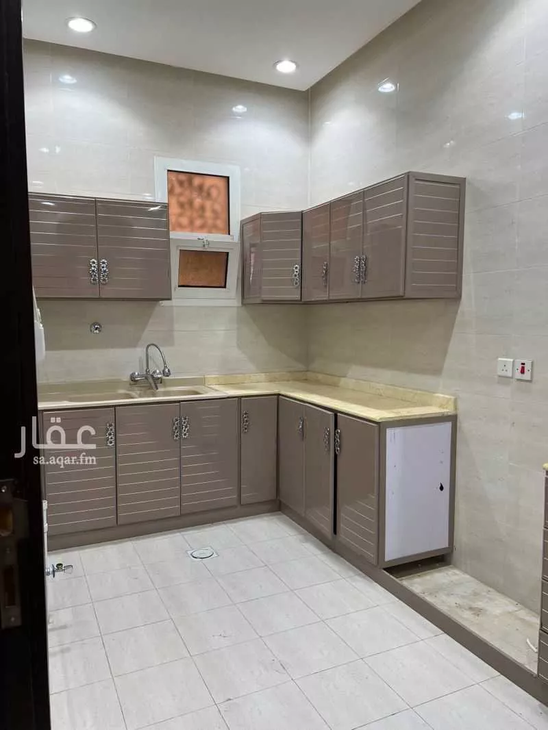 دور 3 غرف في عرقة 4