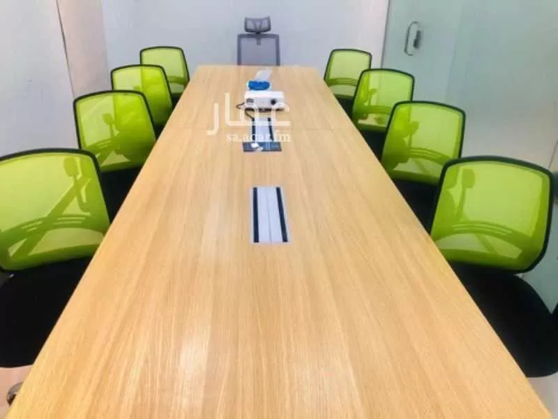 مكتب 300 م² في العارض 3