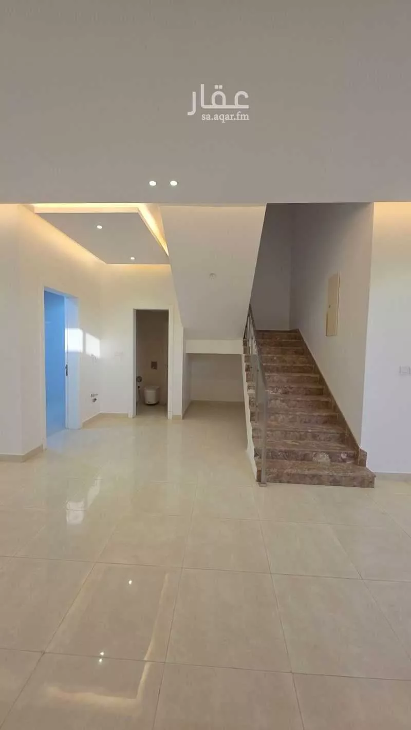 فيلا 4 غرف في العارض 5