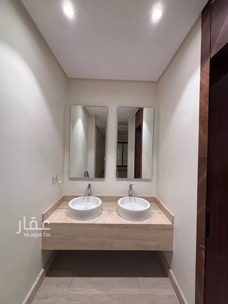 فيلا 5 غرف في الملقا 4