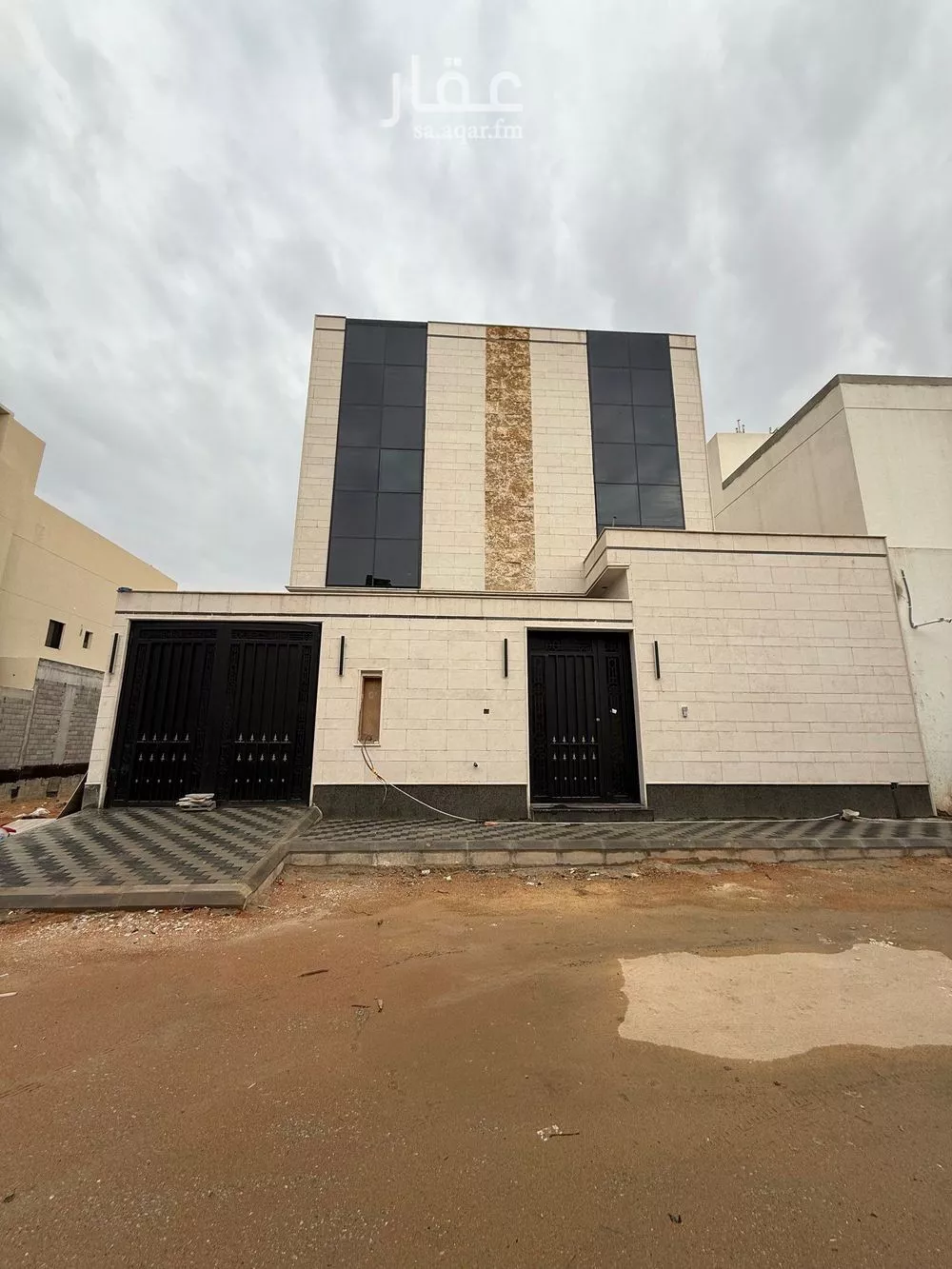 فيلا 4 غرف في الرمال 1