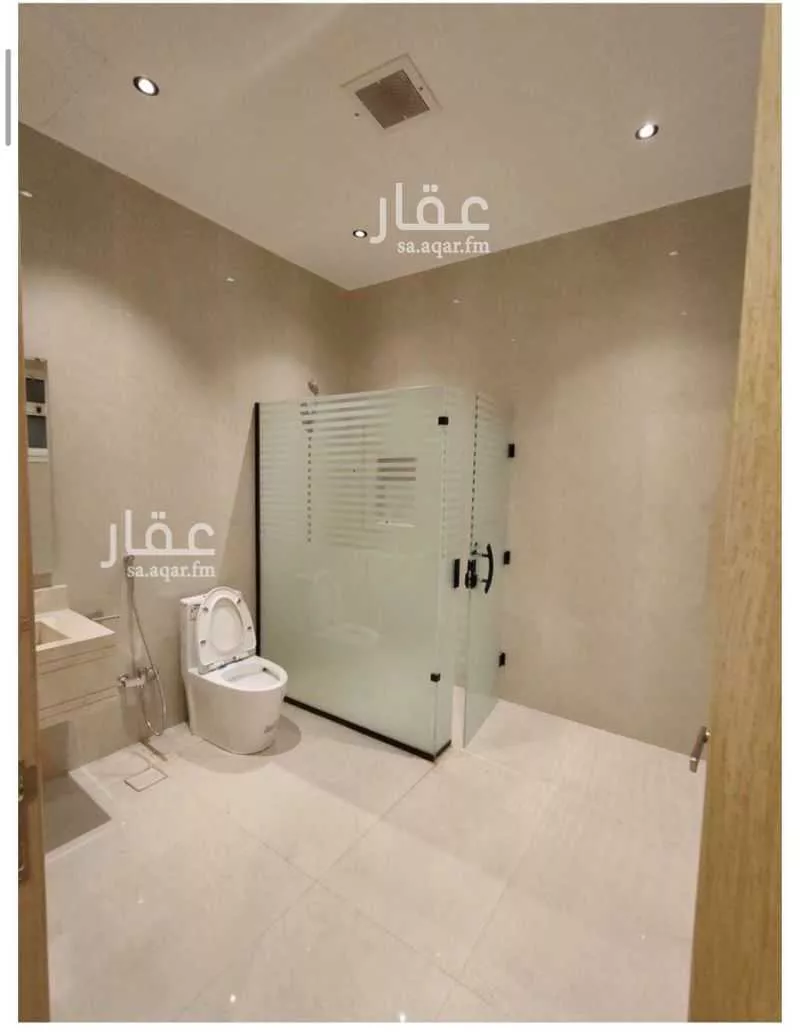 5 bedroom villa in Irqah 4