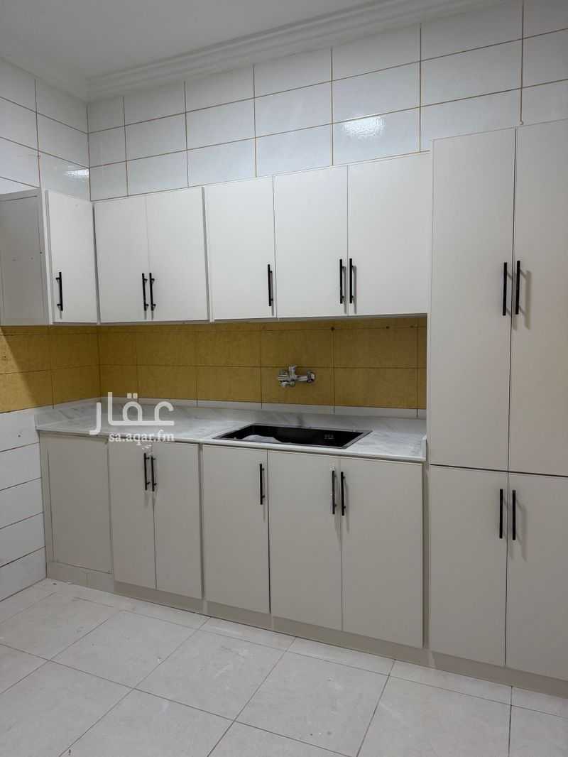 4 bedroom apartment in King Abdul Aziz, Riyadh 5