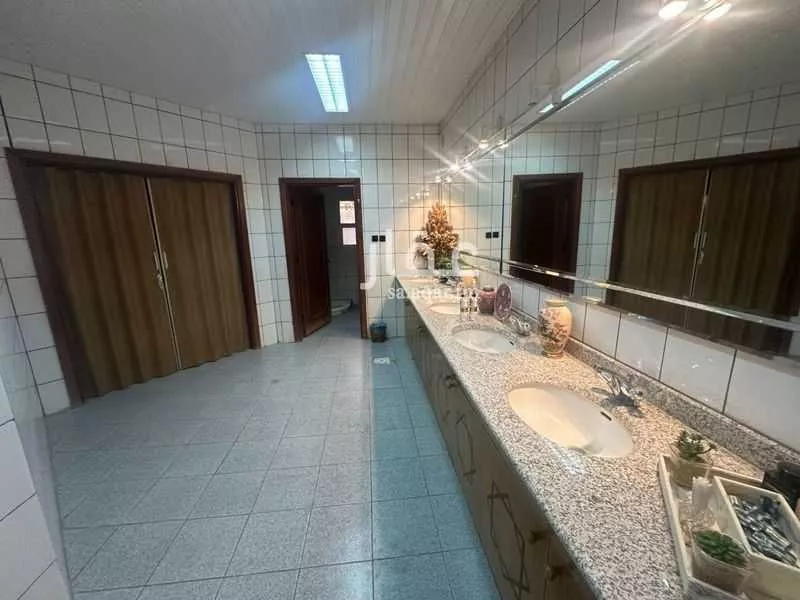 12 bedroom villa in Al Rabwa 4
