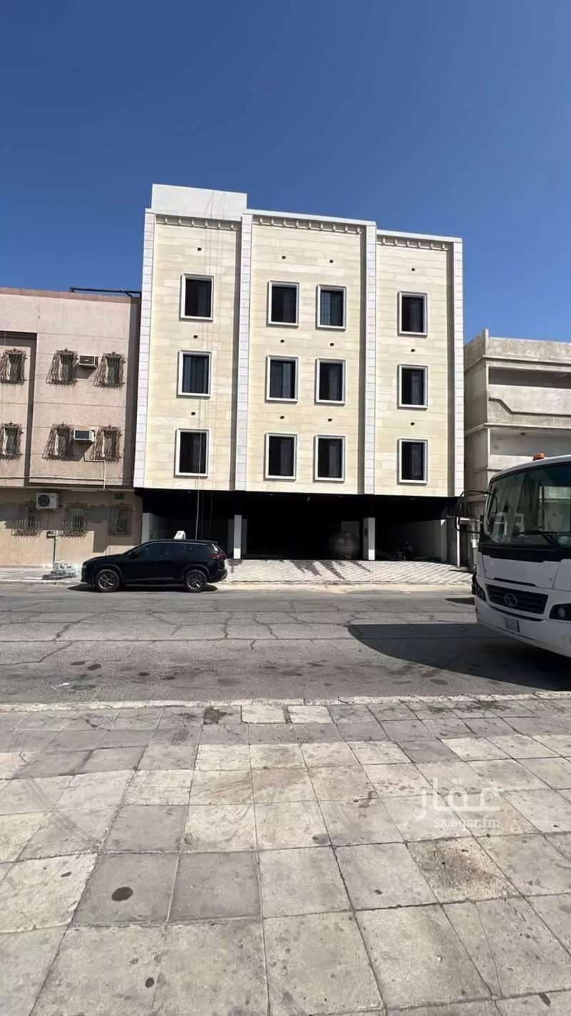 325 sqm building in Al Thuqbah