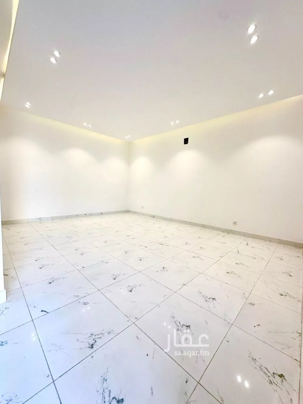 فيلا 6 غرف في العارض 3