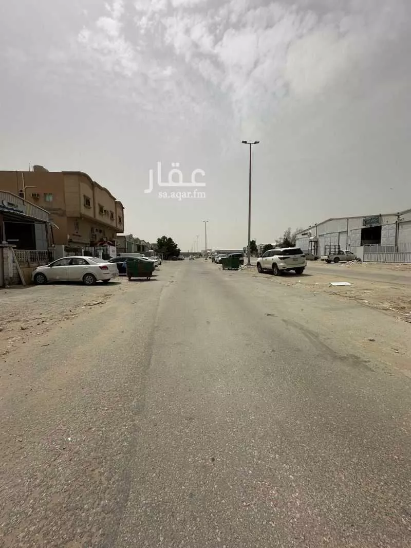 812 sqm warehouse in Ar Rabiyah 3