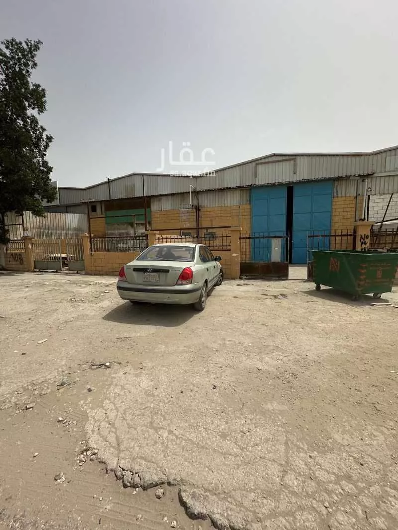 812 sqm warehouse in Ar Rabiyah 1