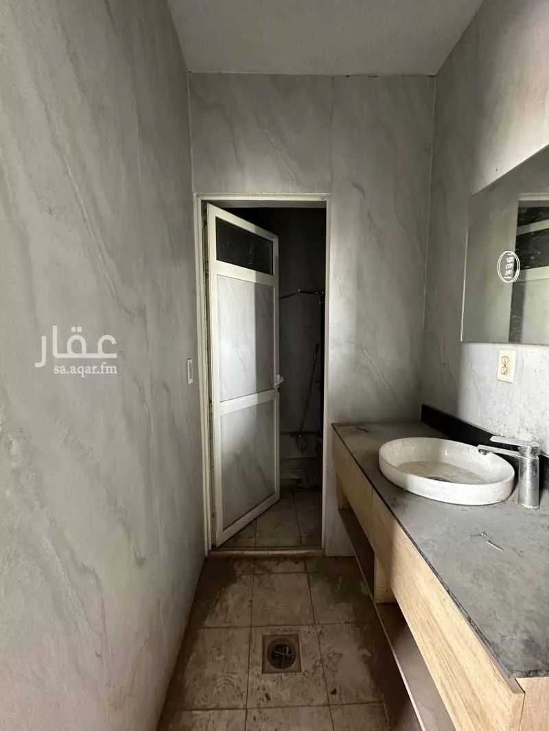 812 sqm warehouse in Ar Rabiyah 4