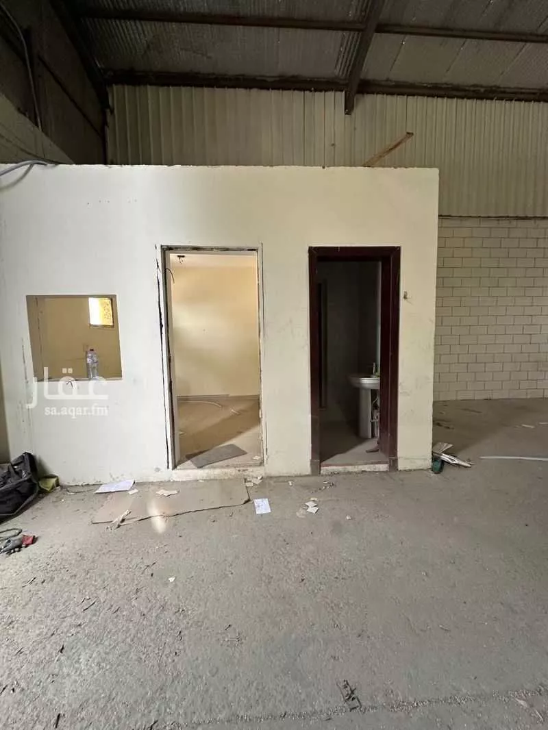 812 sqm warehouse in Ar Rabiyah 5