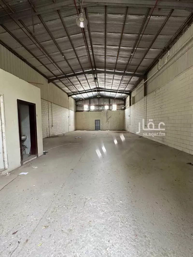 812 sqm warehouse in Ar Rabiyah 2
