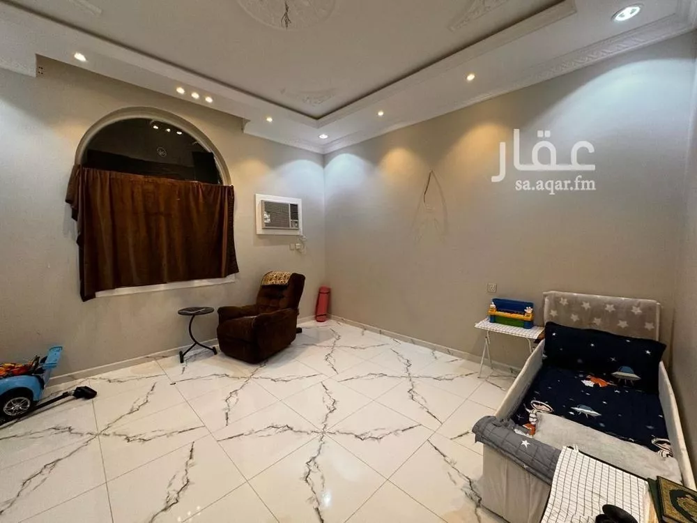 عمارة 805 م² في الخضراء 5