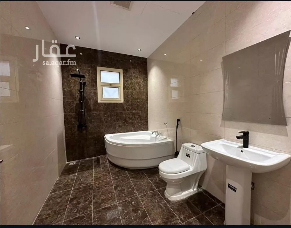 فيلا 8 غرف في العارض 3