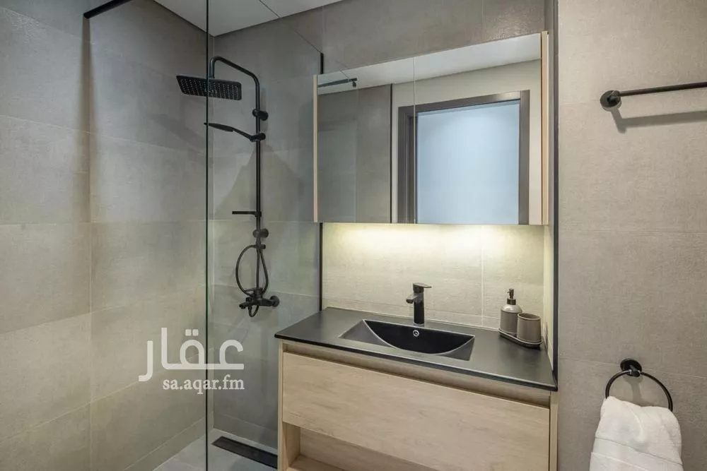 شقة 6 غرف في الروضة 5