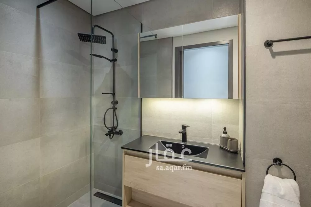 شقة 6 غرف في الروضة 4