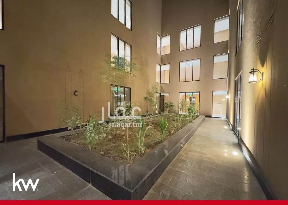 شقة 6 غرف في عرقة 5