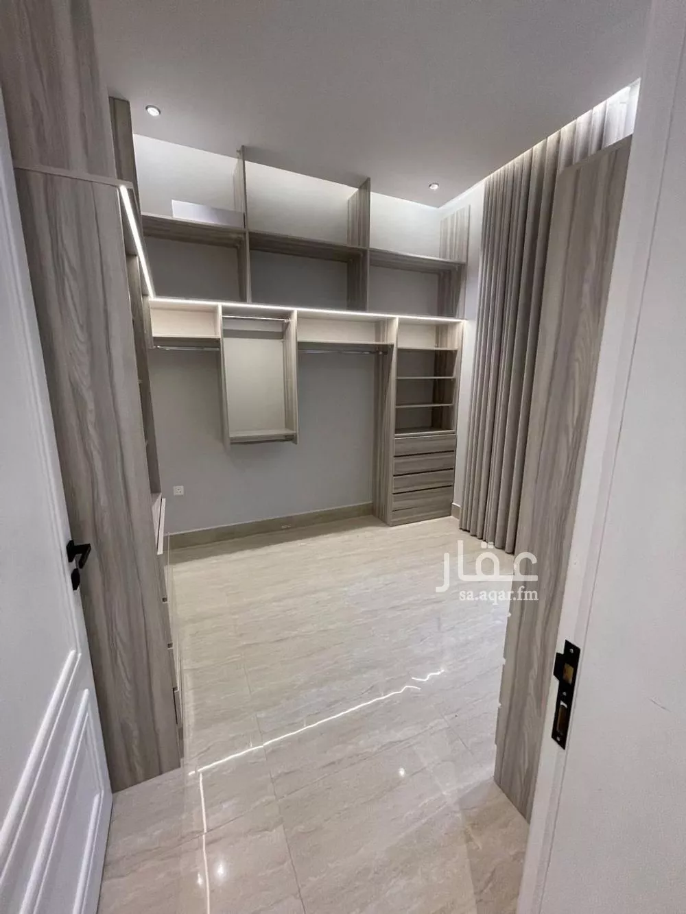 شقة 4 غرف في الملقا 4