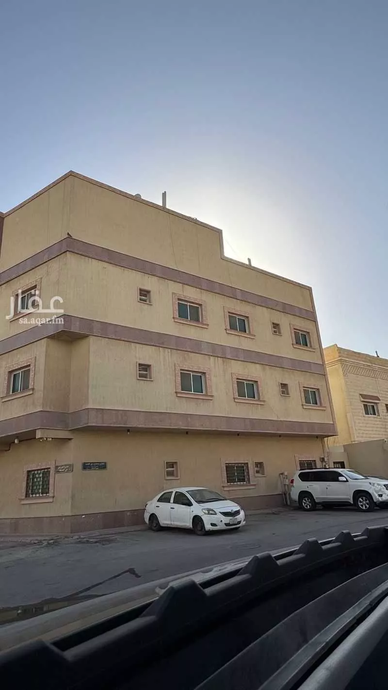 عمارة 611 م² في الضباط 1