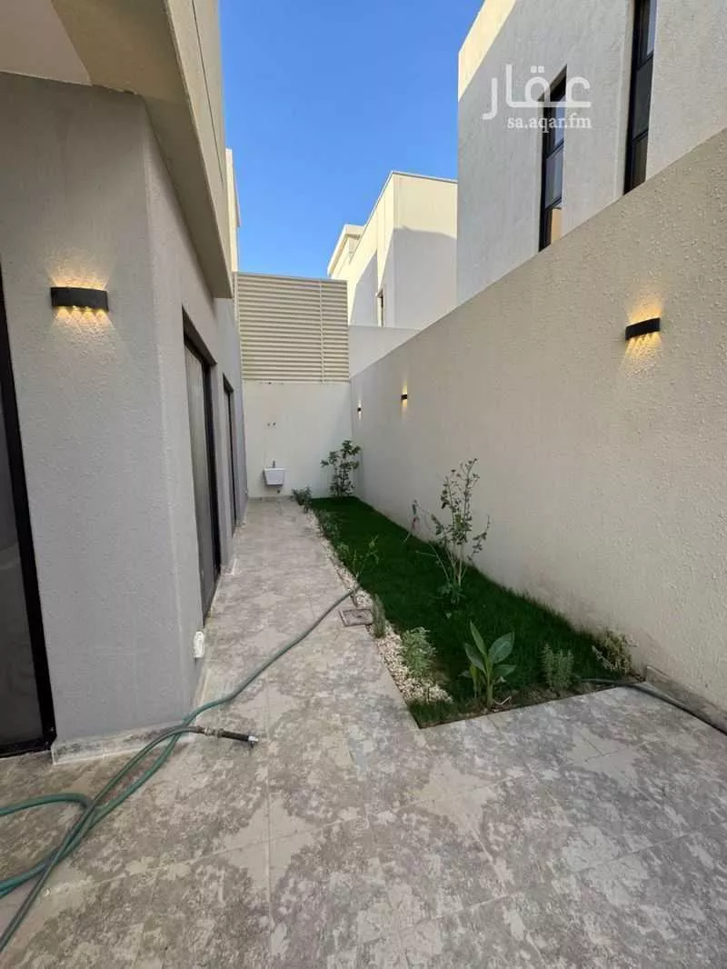 فيلا 4 غرف في الجنادرية 1