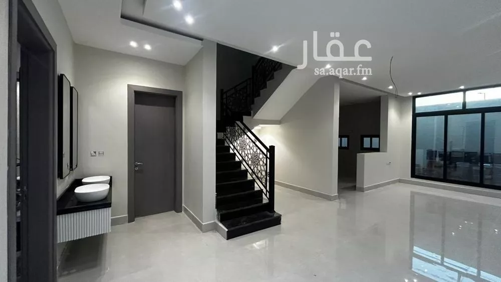 فيلا 5 غرف في ضاحية الملك فهد 1