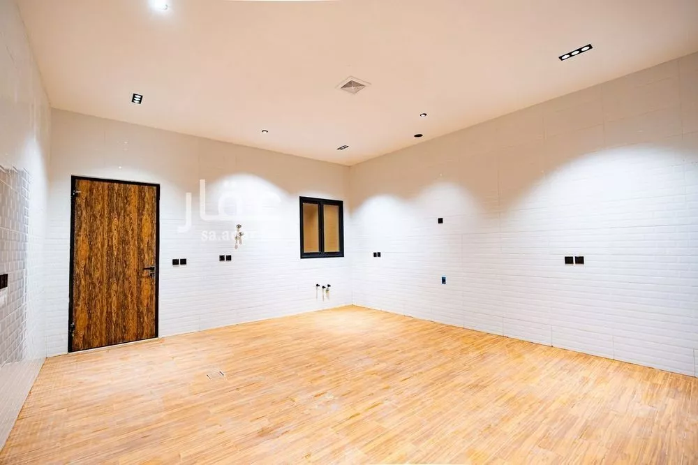 6 bedroom villa in Ash Shulah 3