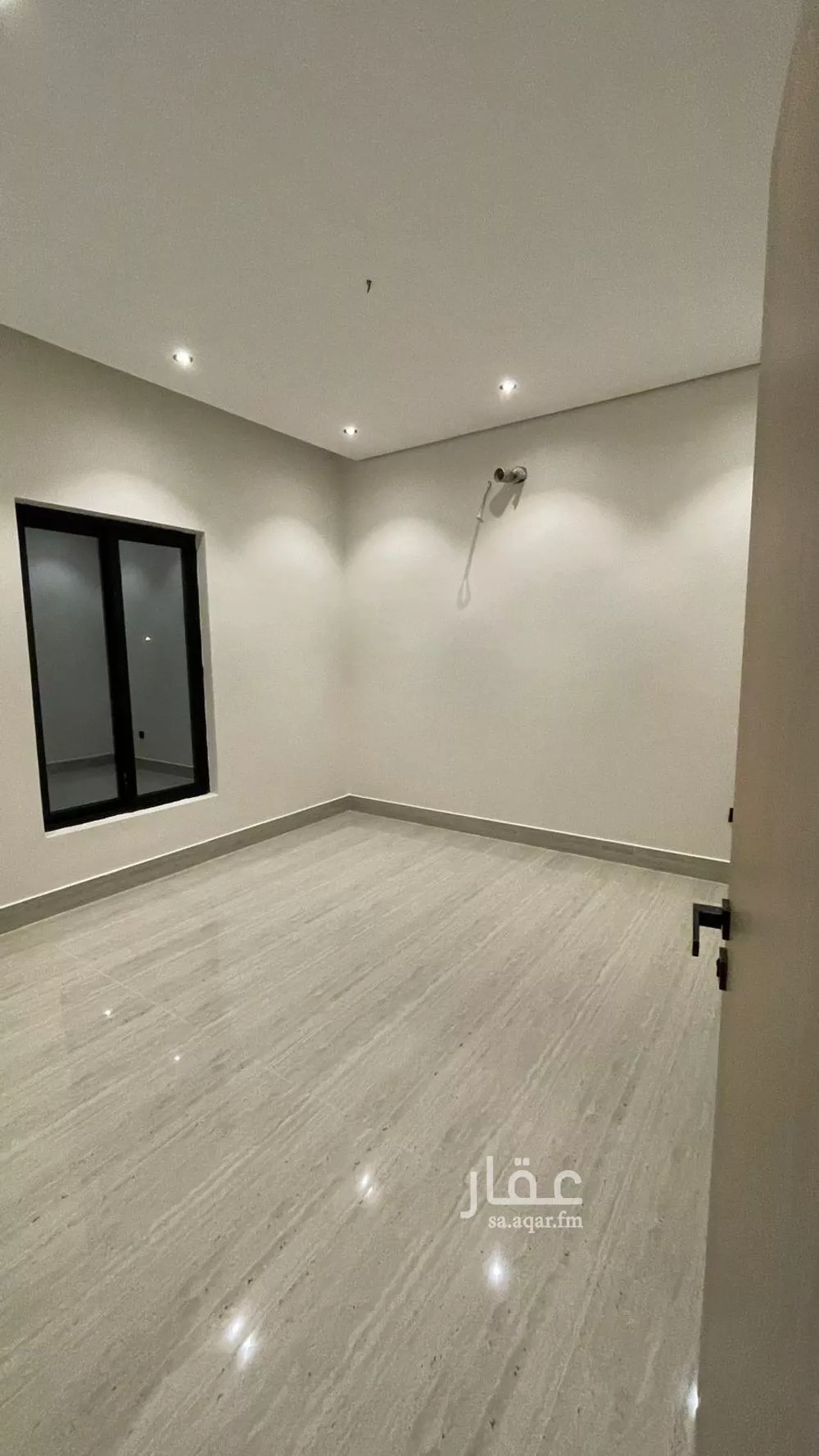 فيلا 6 غرف في ضاحية الملك فهد 4