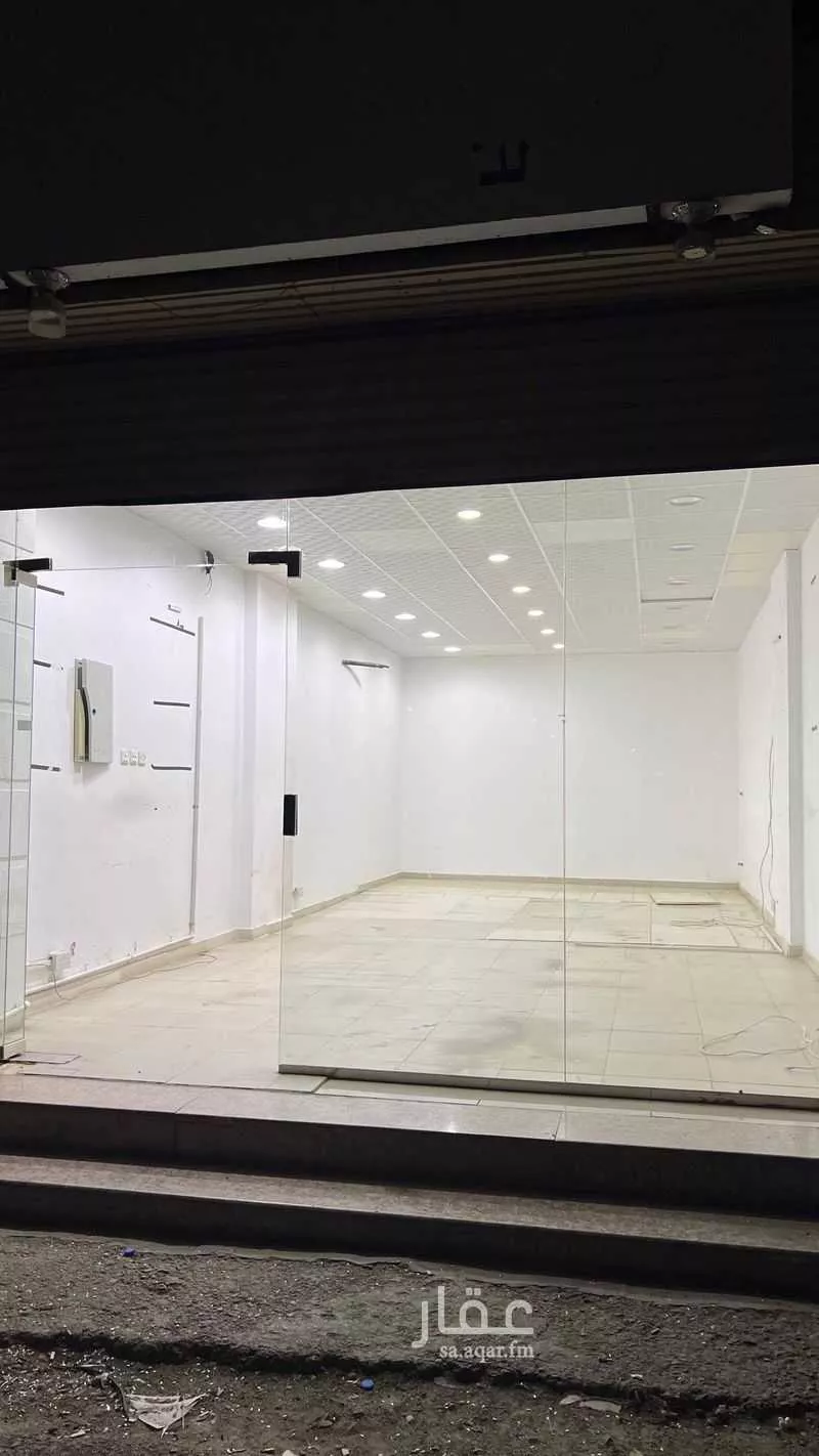 محل 39 م² في الجامعة 4