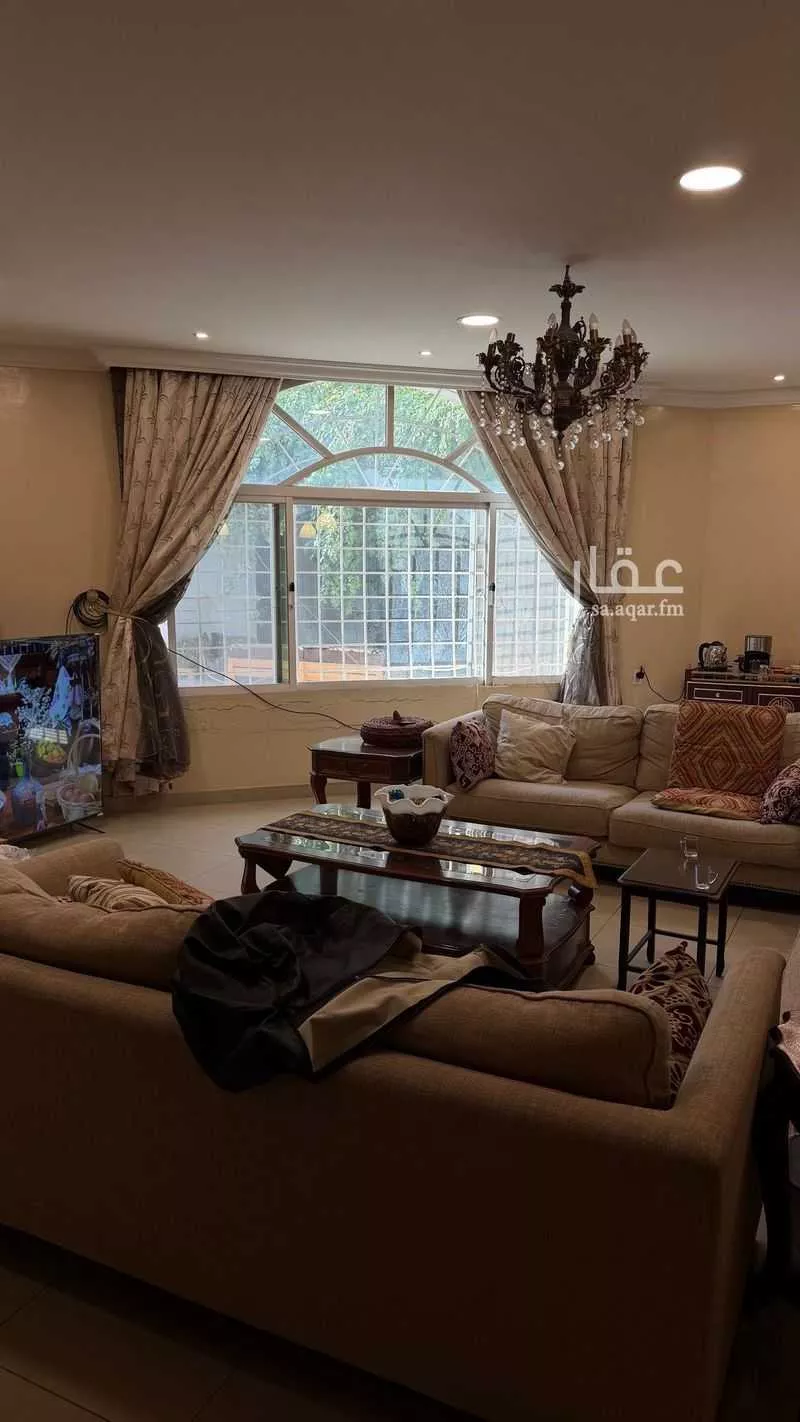 فيلا 7 غرف في احد 4