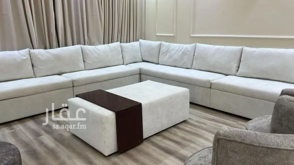 5 bedroom floor in Al Janadriyah