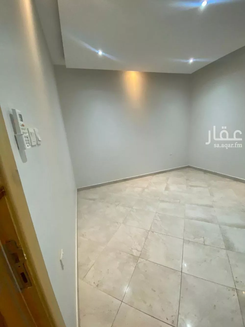 شقة 3 غرف في الملقا 4