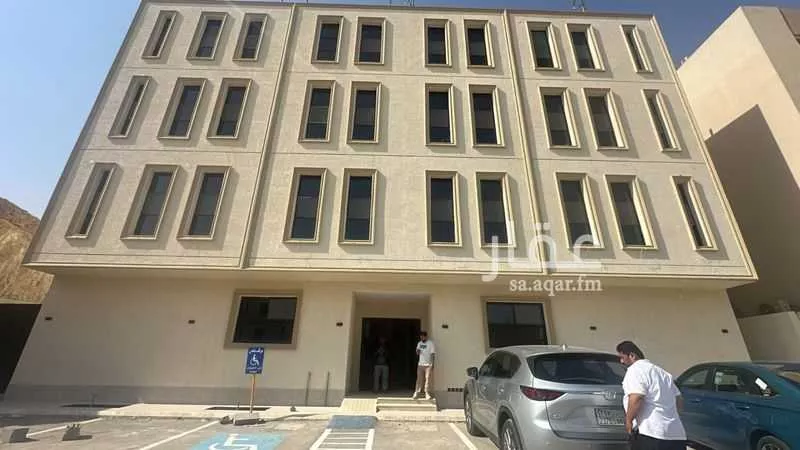 عمارة 136 م² في العزيزية