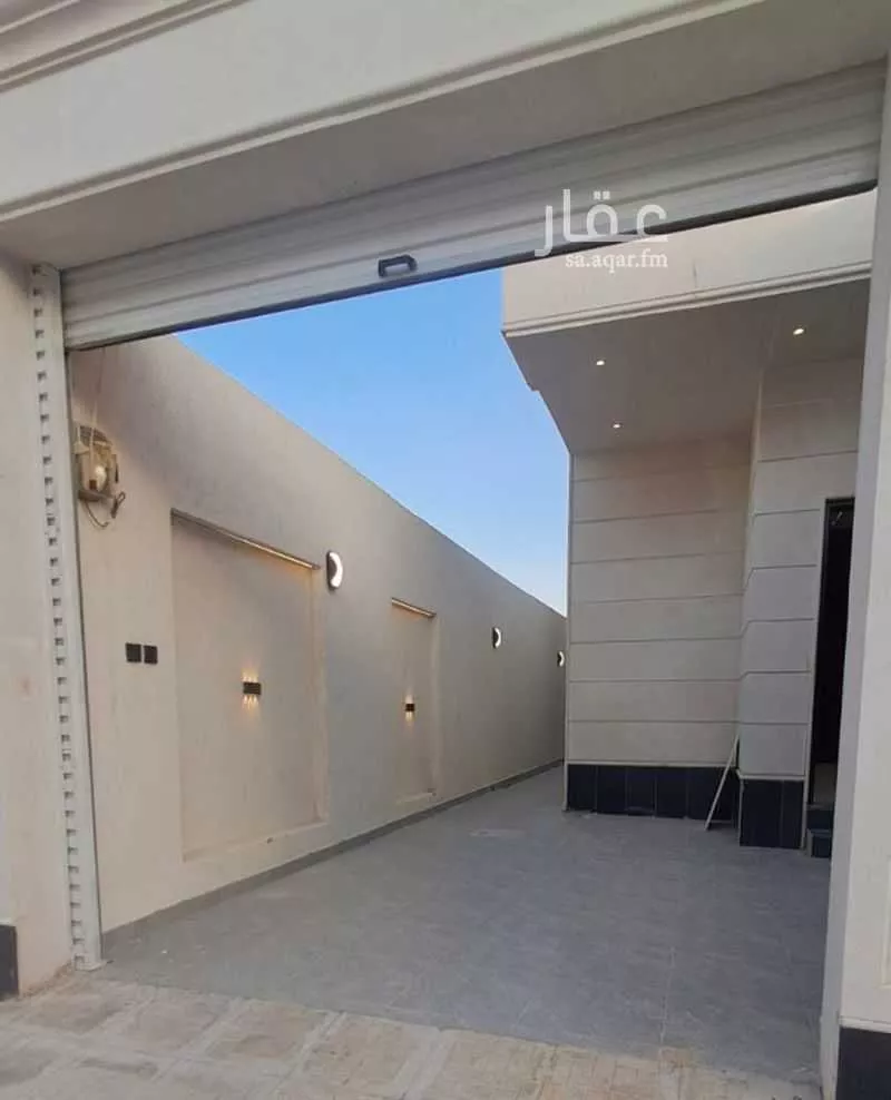 5 bedroom floor in Al Janadriyah 4