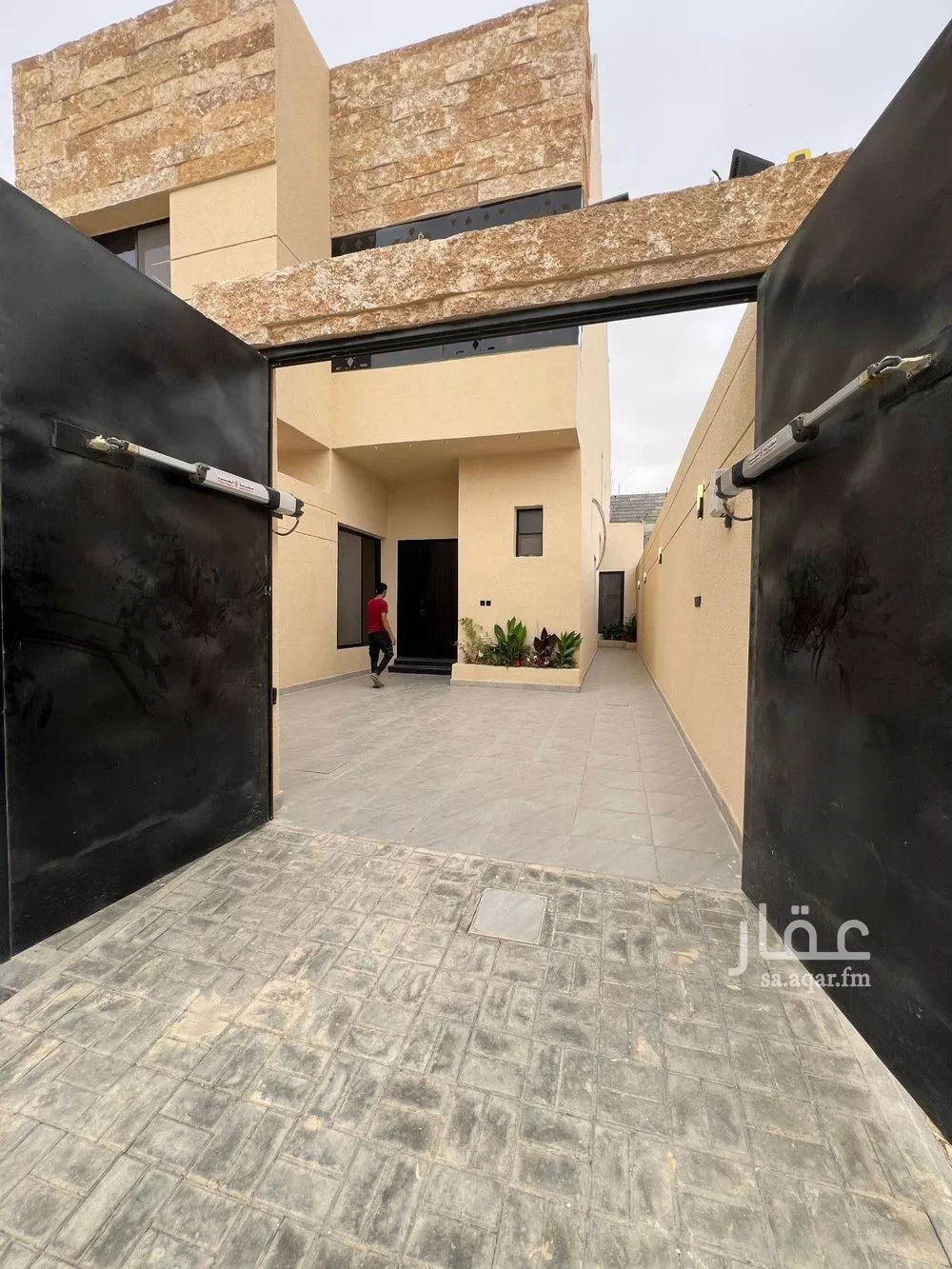 8 bedroom villa in Al Janadriyah 2