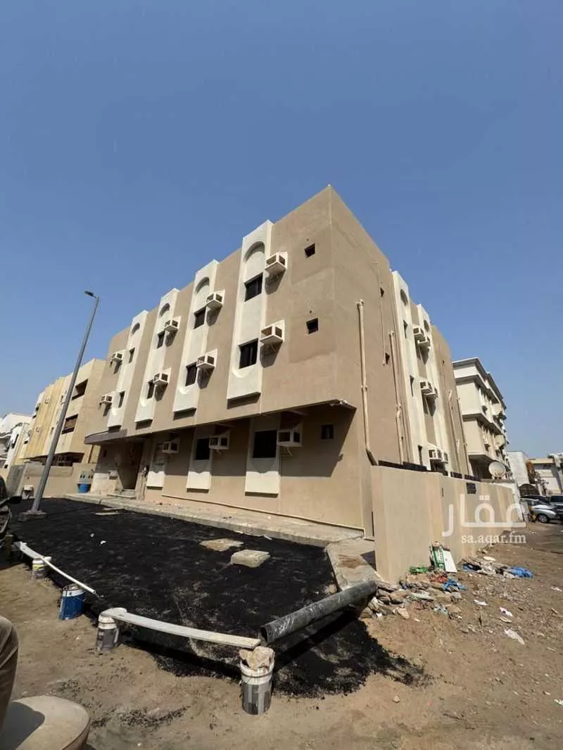 562 sqm building in Al Bawadi