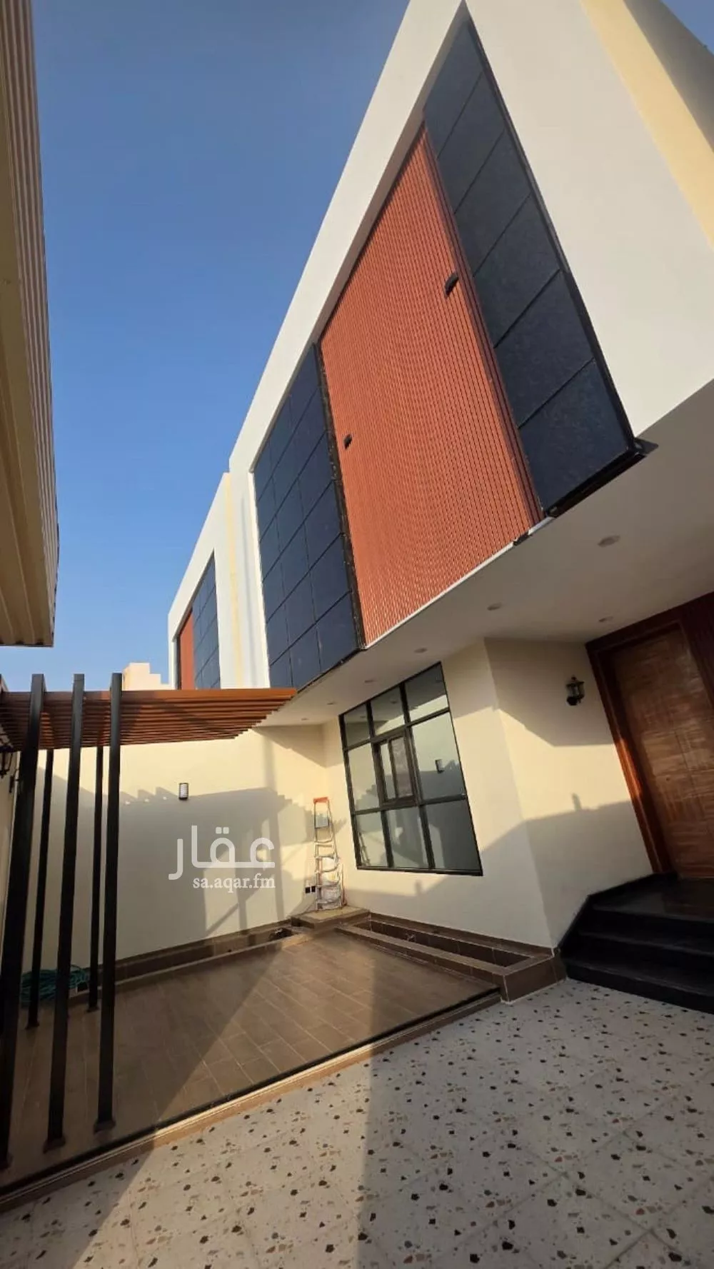 فيلا 8 غرف في الملك فهد 4