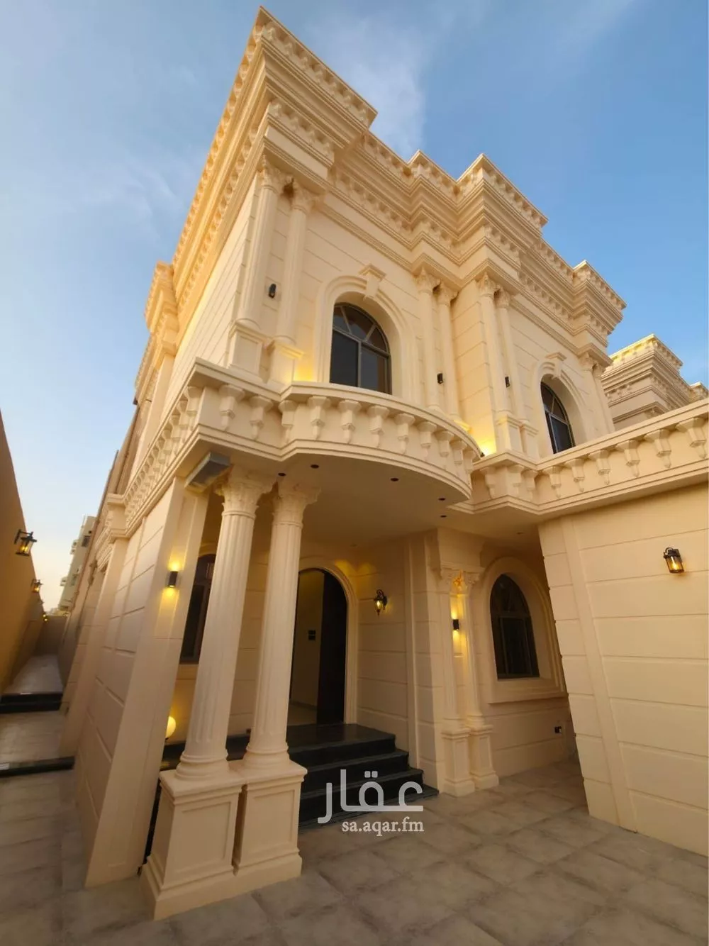 فيلا 9 غرف في الملك فهد 5