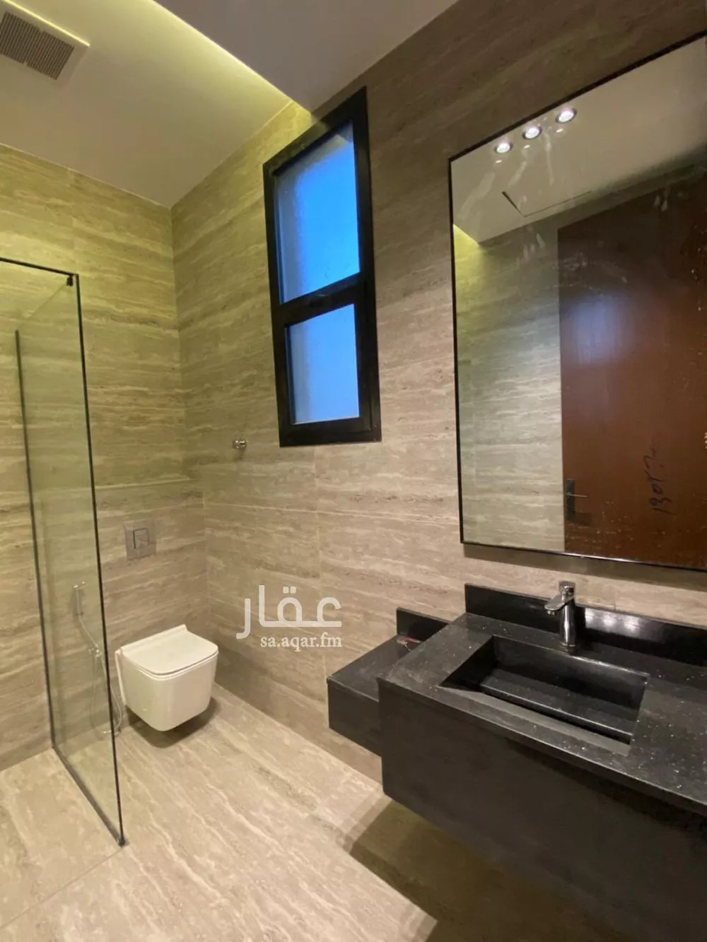 فيلا 9 غرف في الملك فهد 5