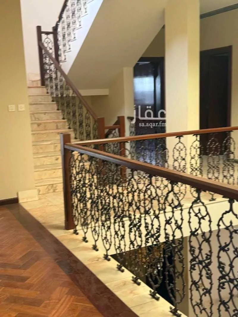 7 bedroom villa in Al Shati 3