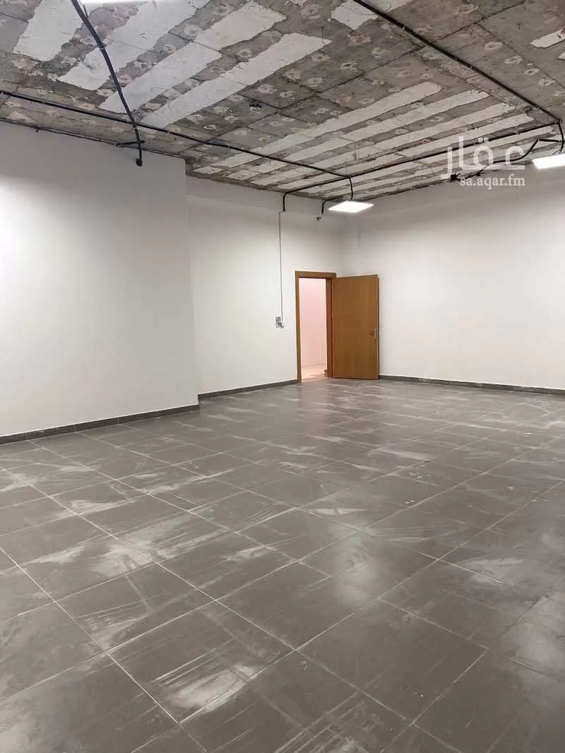 مكتب 1800 م² في الملقا 2