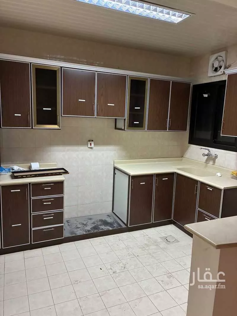 مكتب 1600 م² في المرسلات 3